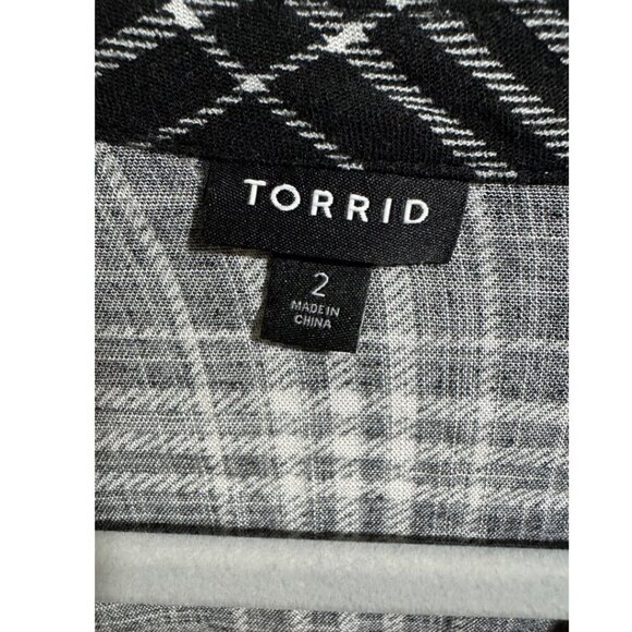 Torrid Button top shirt flowy black plaid size 2 - Picture 2 of 6